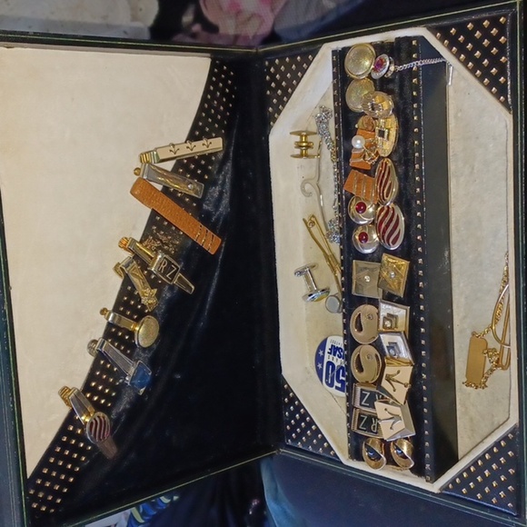 Vintage Cufflinks and Tie Clips, including storage box - Picture 1 of 9